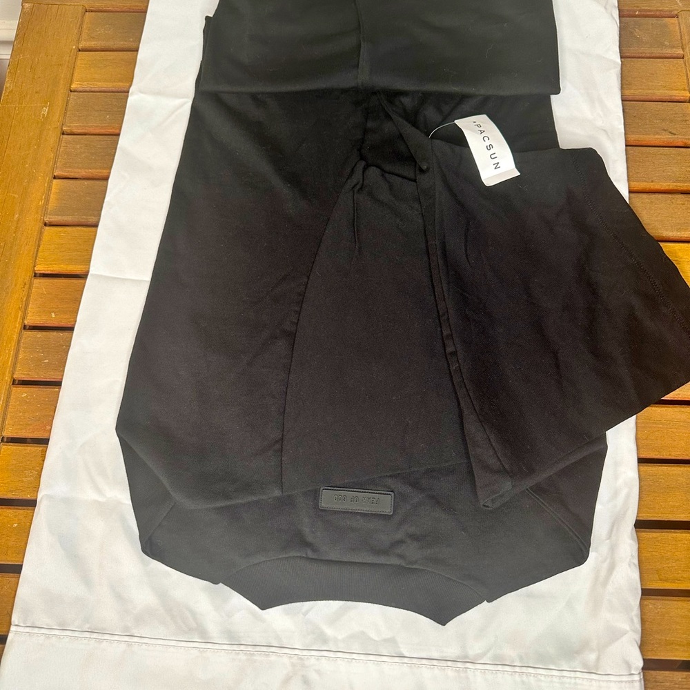 Essentials men’s crewneck T-shirt, size large